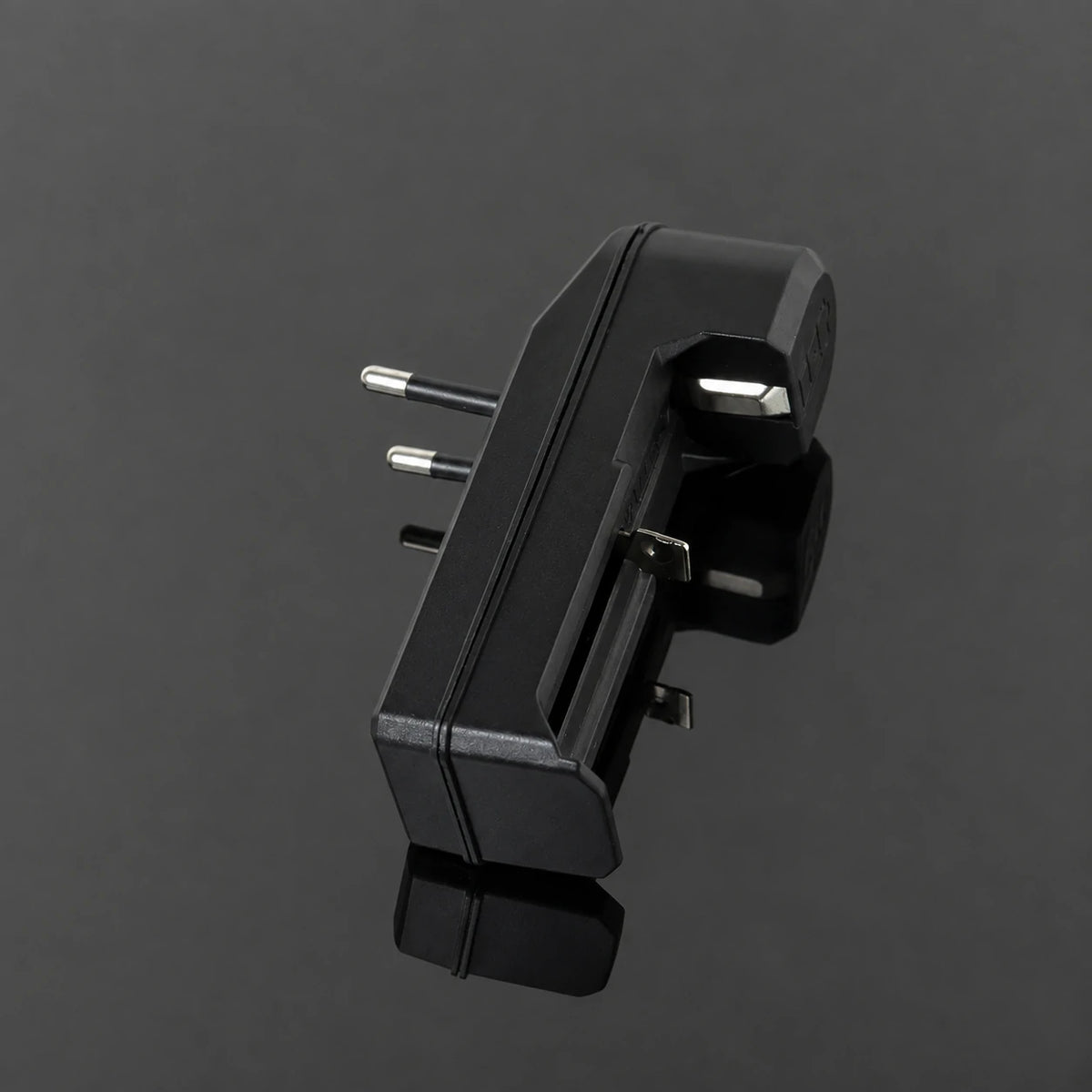 HG-18650 EU Plug Battery Charger - eu plug side view
