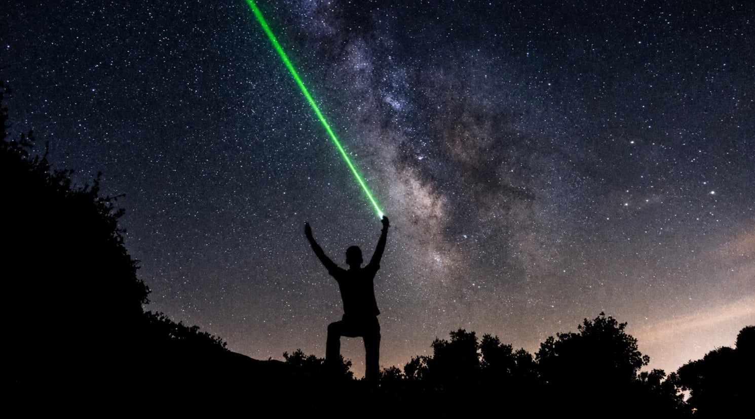 Best 532nm Green Lasers for Stargazing and Night Sky Tours