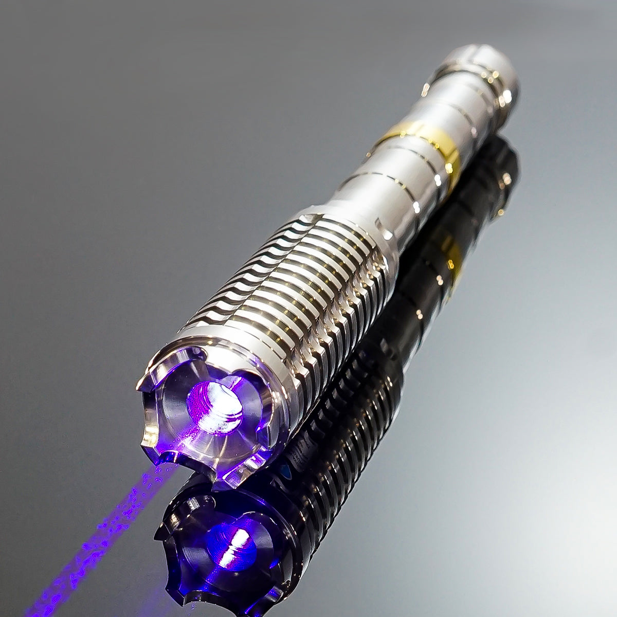 HG-990-IRON MADE BURNING LASER POINTER.